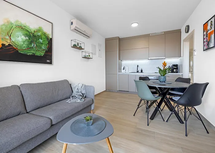 Bailey Apartment *